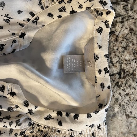 H&M Dress White Pattern - Size 4 - Picture 4 of 5